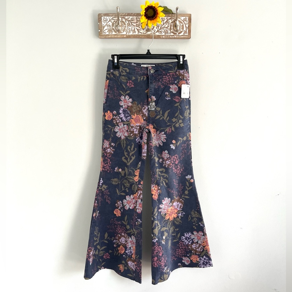 🌟LAST ONE! FREE PEOPLE Youthquake Printed Crop Flare Jeans Navy Combo - Picture 10 of 14